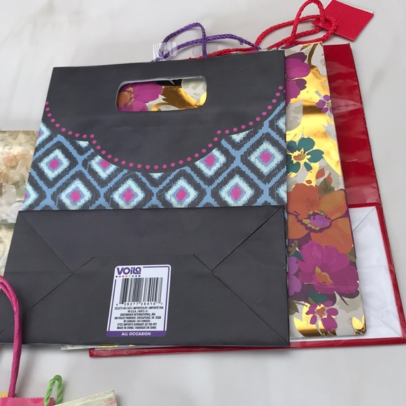 Lot of Assorted Gift Bags - Picture 2 of 8